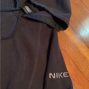 Y2K Vintage Gray Tag Nike Hooded Sweatshirt.
Size medium. Tons of nice detail.